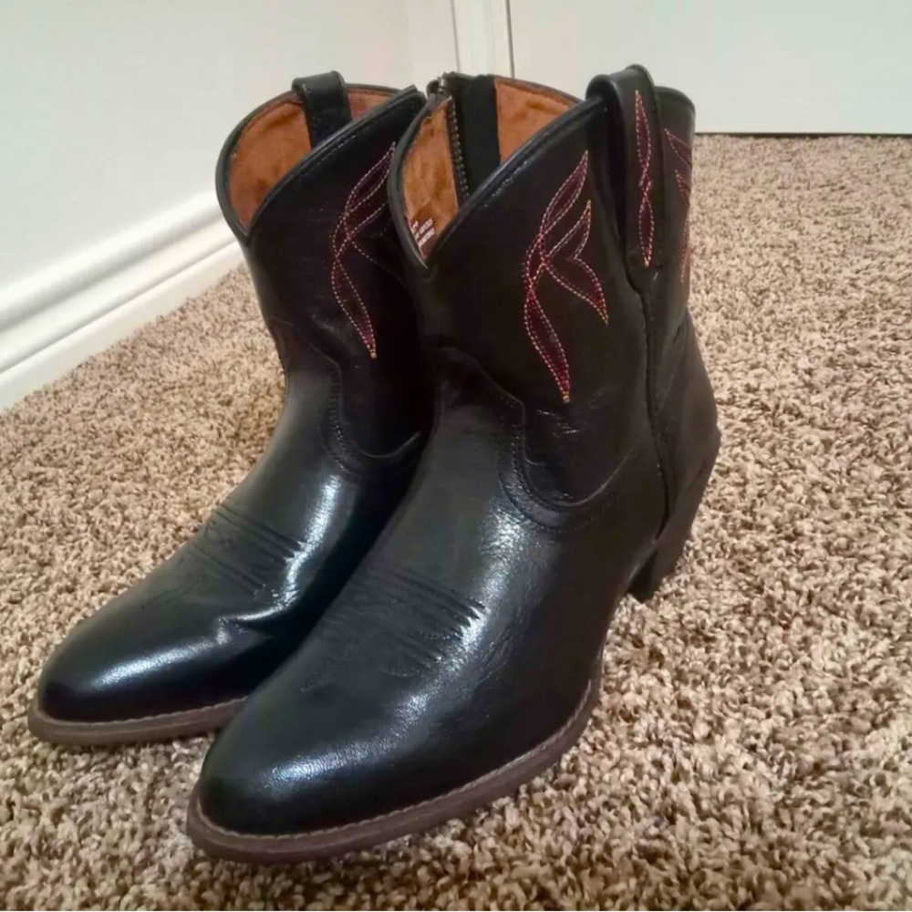 Ariat Women's Darlin Booties - Medium Toe  Black 9.5(B)